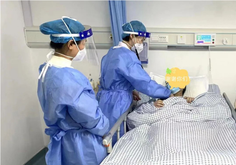 新的疫情形势下，长沙市第四医院呼吸与危重症医学科的医护人员承担了更加繁重的救治任务。均为长沙晚报通讯员 彭倚 供图