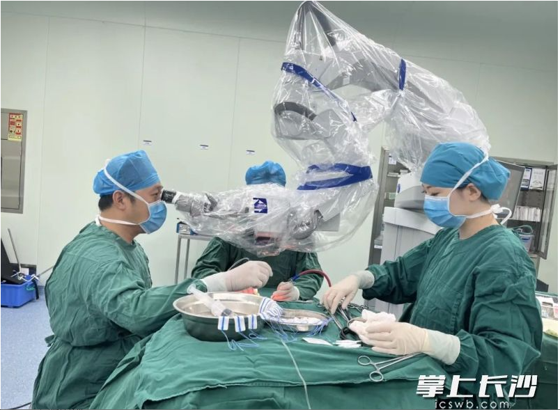 10月2日，长沙市第四医院麻醉手术科在岳麓院区、滨水新城院两个院区共完成了37台手术。均为医院供图